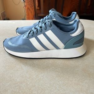 Adidas womens tennis shoes